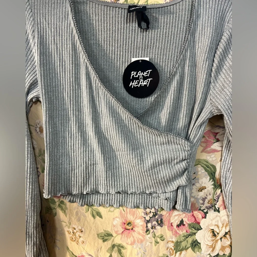Gray Ribbed Crop Top - Picture 3 of 10